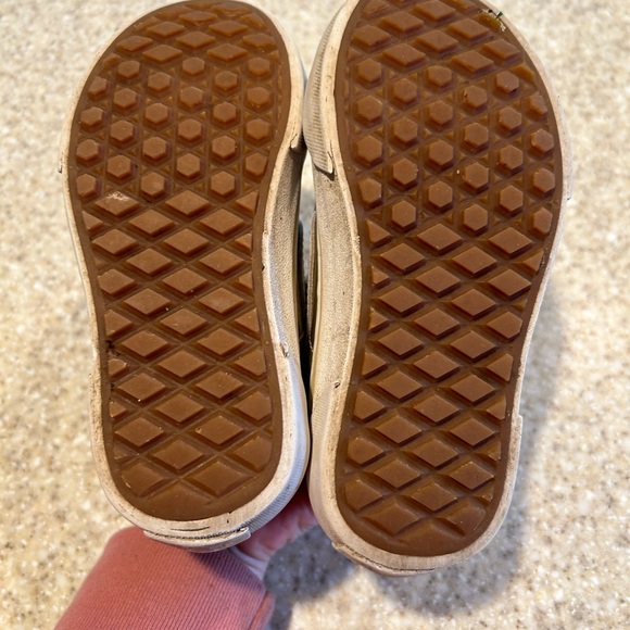 Girls iridescent gold Velcro sk8 high tops. - Picture 5 of 5